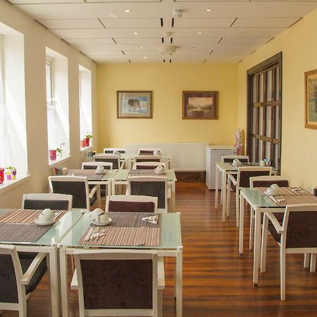 บรีซ เกสท์เฮาส์ Bed & Breakfast บูเทิล ภายนอก รูปภาพ