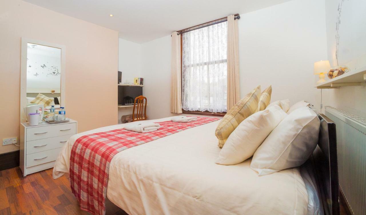 บรีซ เกสท์เฮาส์ Bed & Breakfast บูเทิล ภายนอก รูปภาพ
