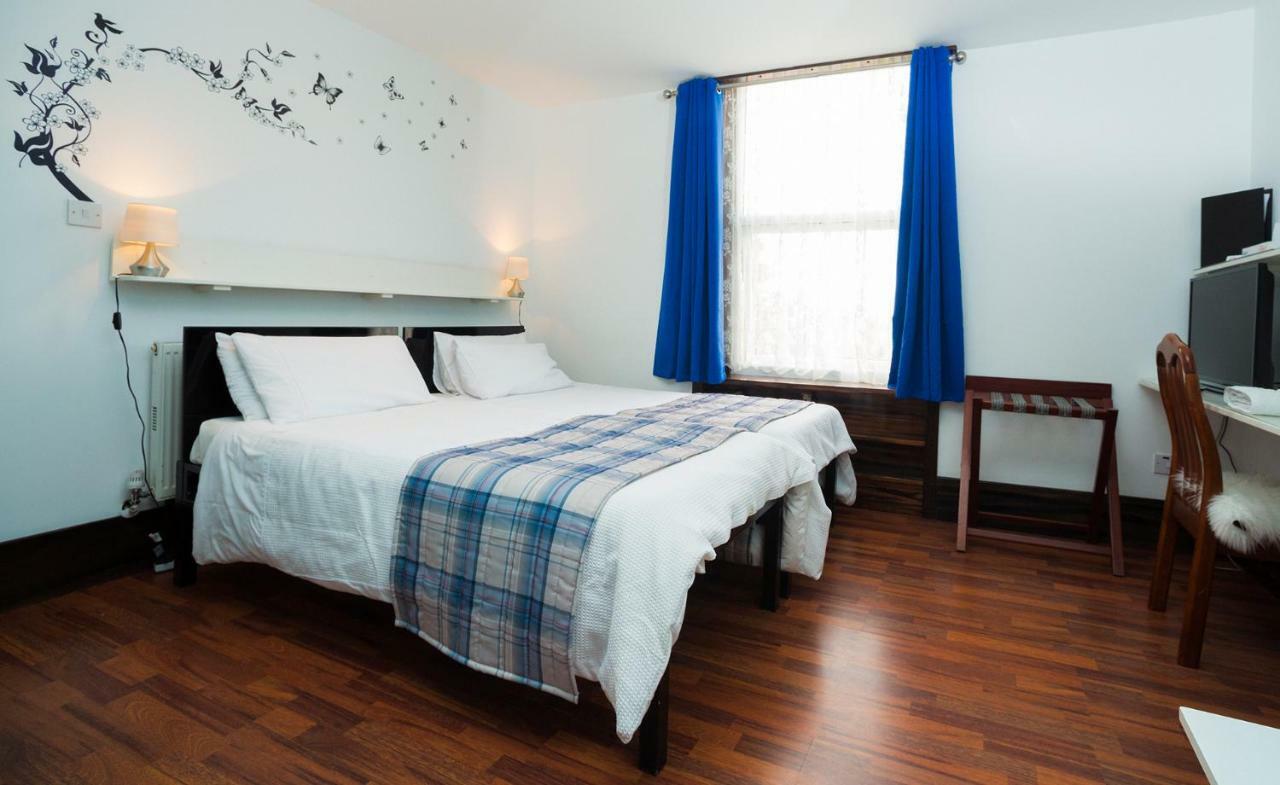 บรีซ เกสท์เฮาส์ Bed & Breakfast บูเทิล ภายนอก รูปภาพ