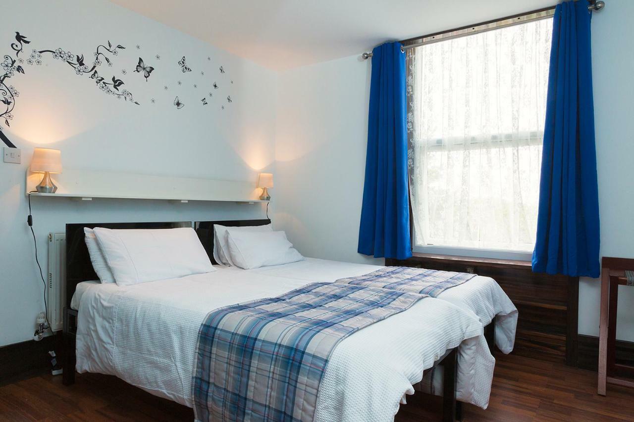 บรีซ เกสท์เฮาส์ Bed & Breakfast บูเทิล ภายนอก รูปภาพ