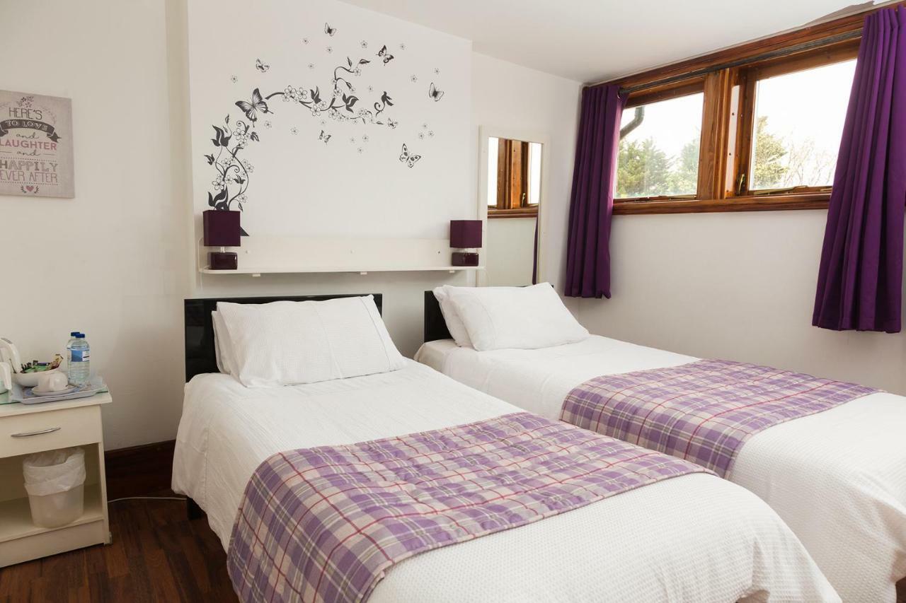 บรีซ เกสท์เฮาส์ Bed & Breakfast บูเทิล ภายนอก รูปภาพ